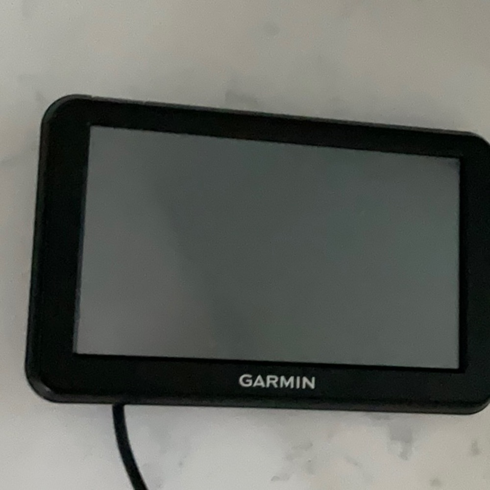 5” Garmin navigator for use in outlet in car for Travel!